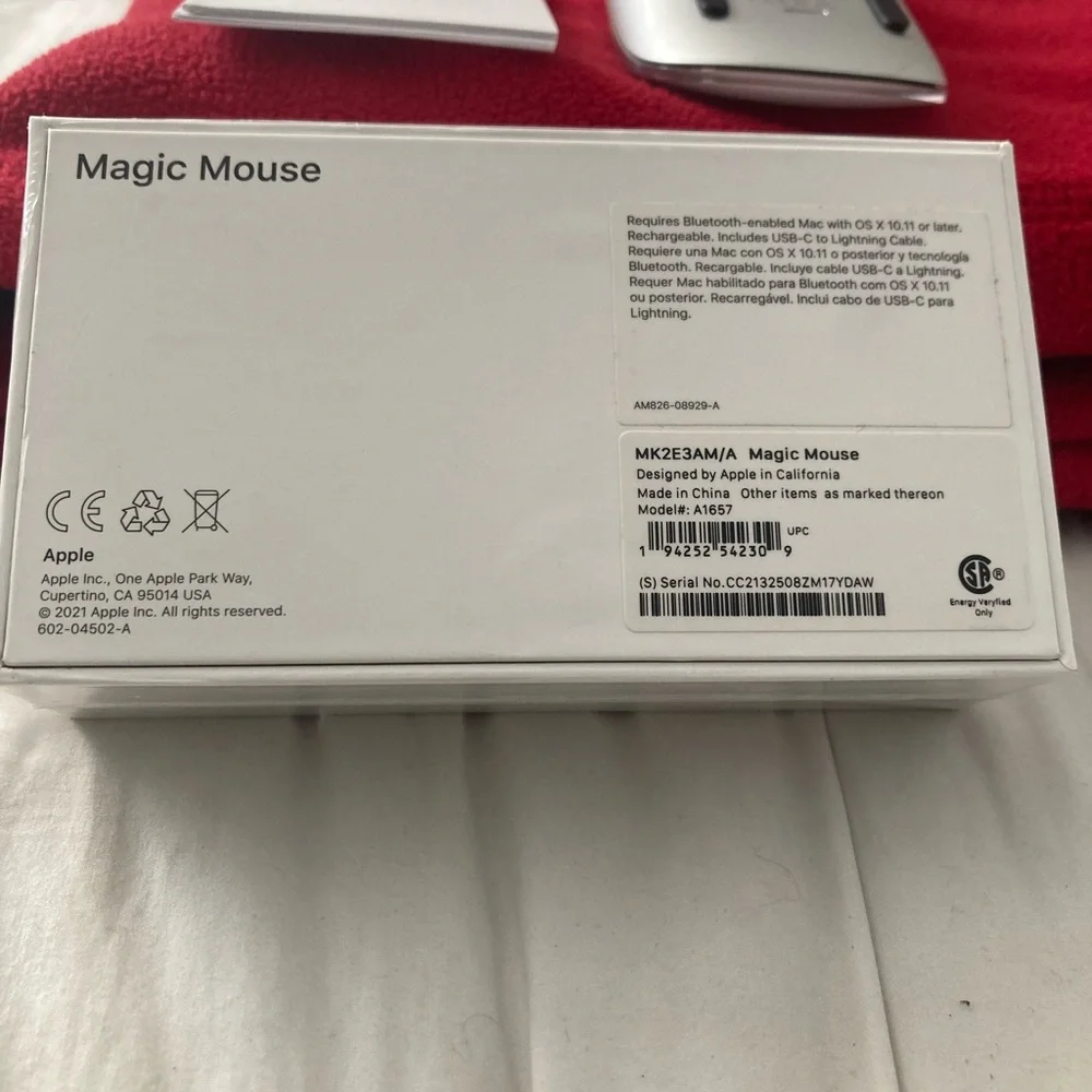 Apple Magic Mouse! Used twice (Wht) Includes USB-C to Lighting cable!